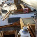 Abgeschliffene Holzteile auf dem Boot